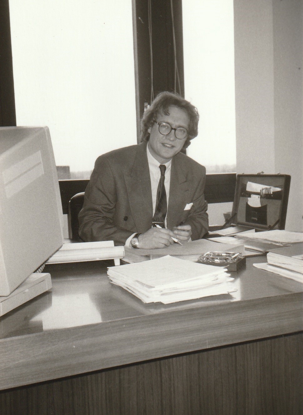 Norbert Janus an seinem Schreibtisch bei RZS